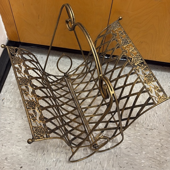 MCM Vintage Gold Metal Floral Magazine Rack - Picture 2 of 3